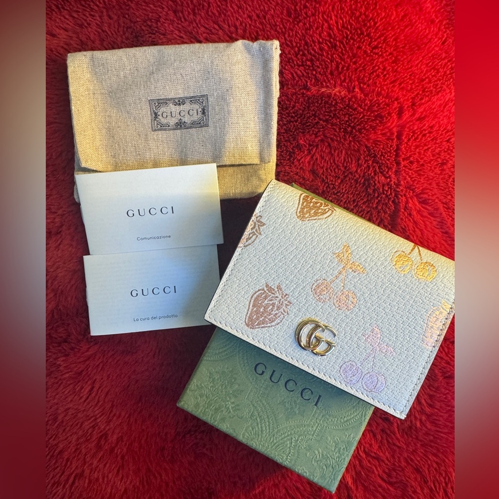 Gucci Women’s Leather Wallet with Rose Gold Cherry Detail – Brand New)